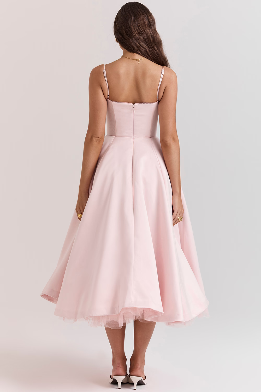 Julia - Elegant A-Linje MIDI Kjole med Spaghetti-Stropper og Blonde Detaljer