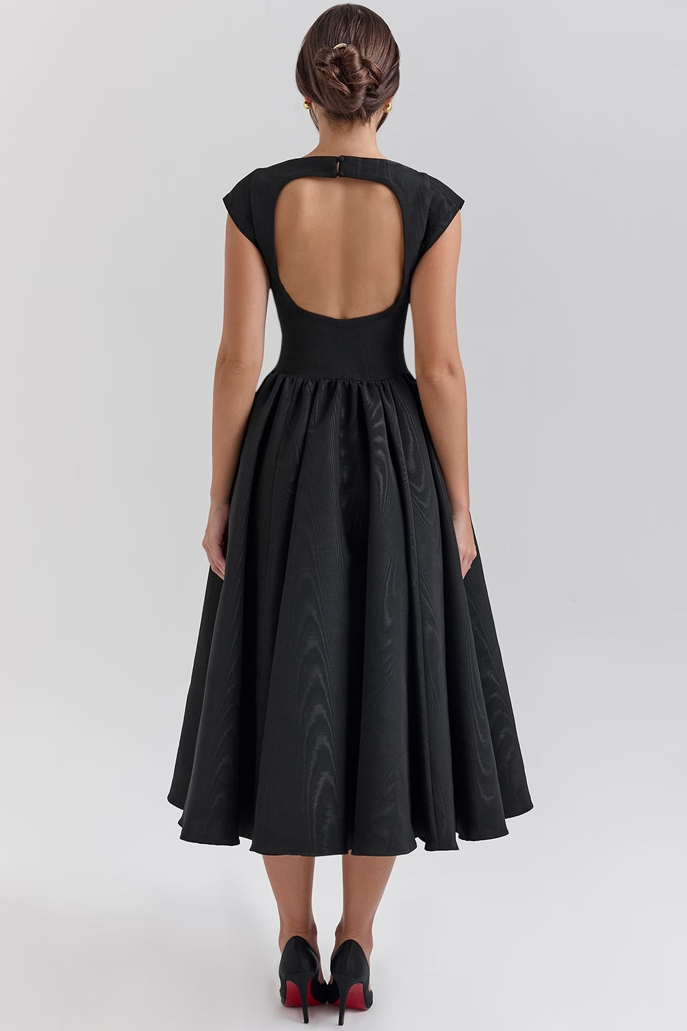 Victoria - Elegant Kjole med Flatterende Pasform og Tidsløst Design-3