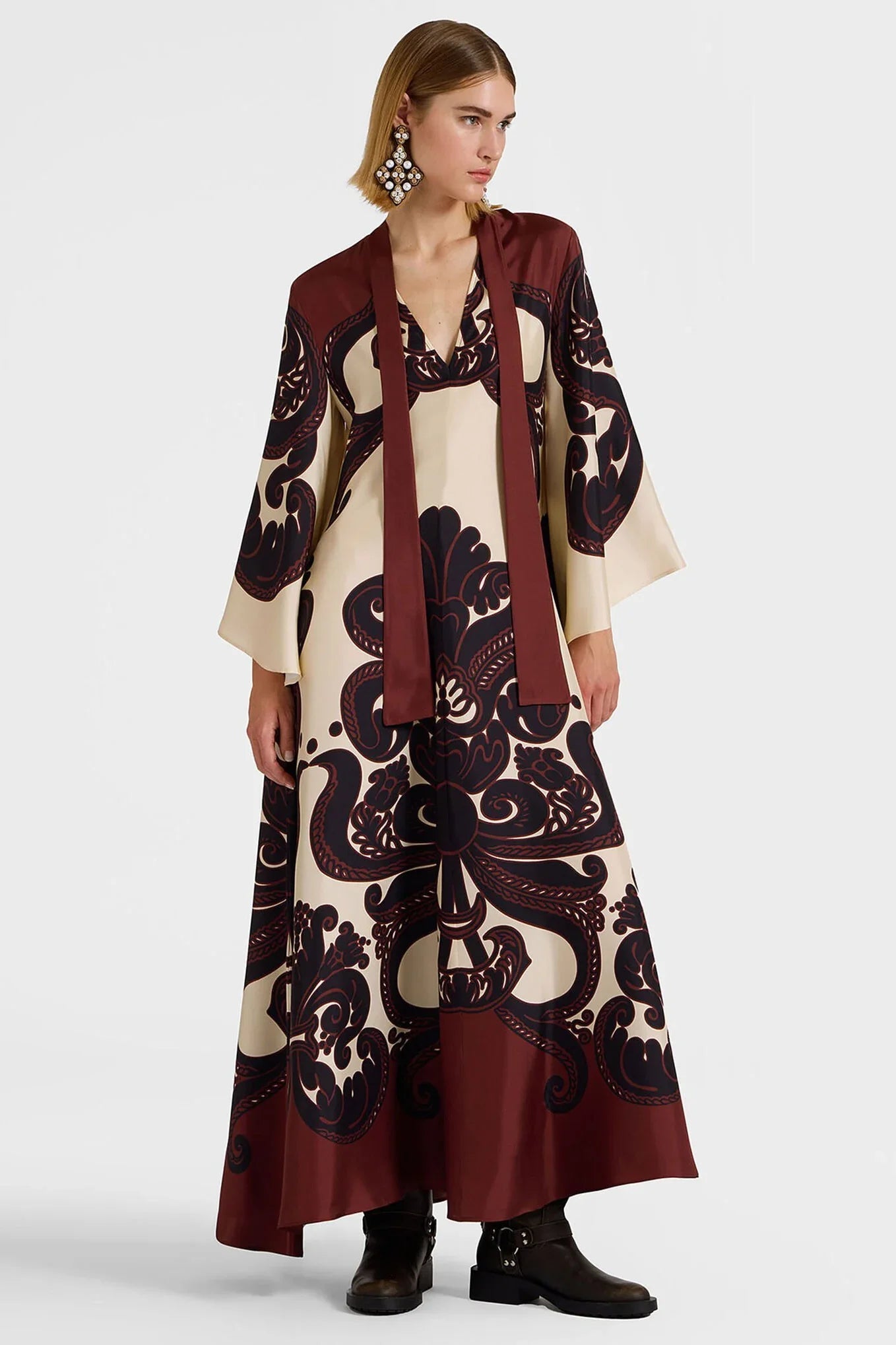 NAYELA – Tropisk satinkjole med botanisk print