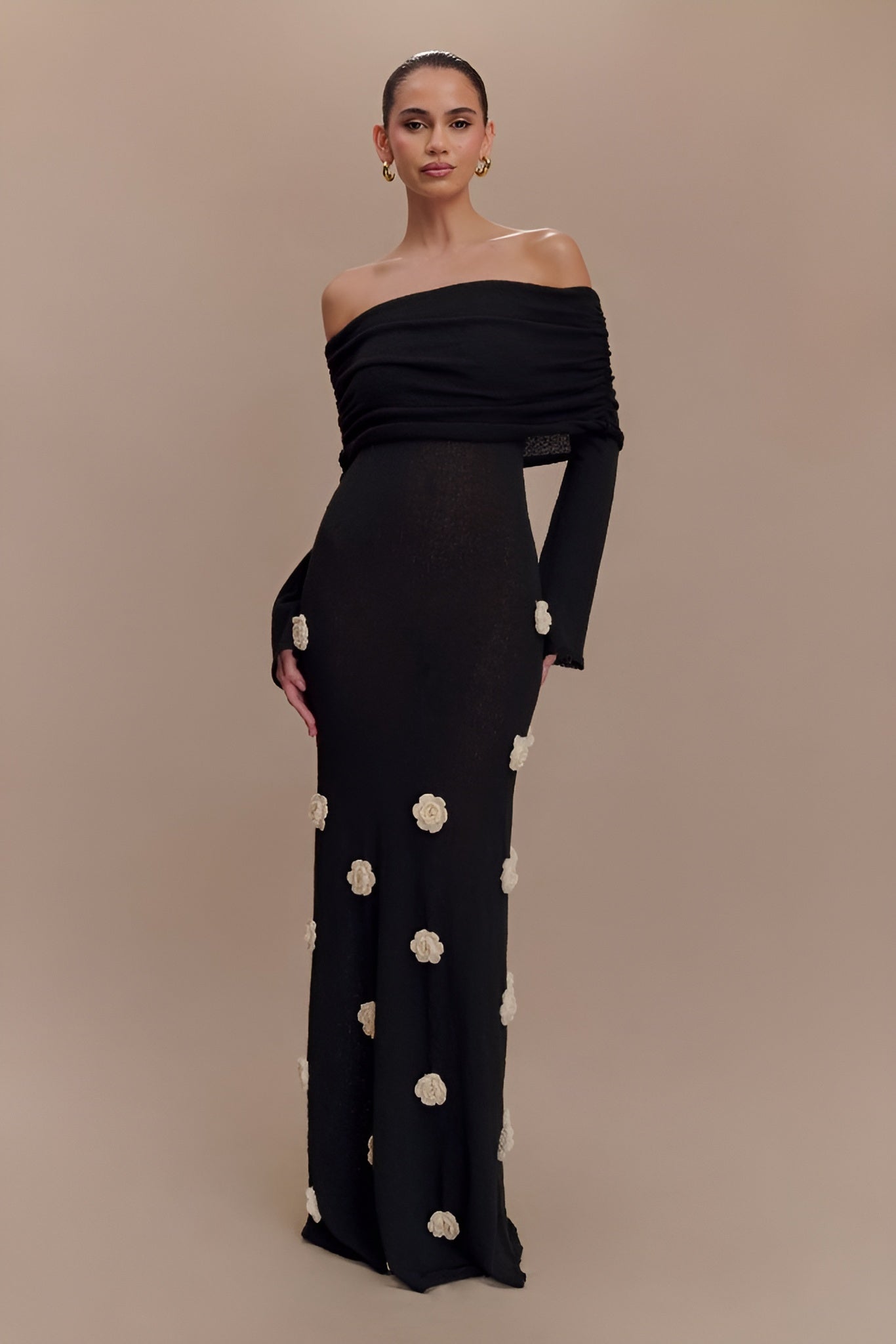 Elegant Off-Shoulder Kjole med Draperet Halslinje - Flatterende Pasform og Behageligt Materiale-4