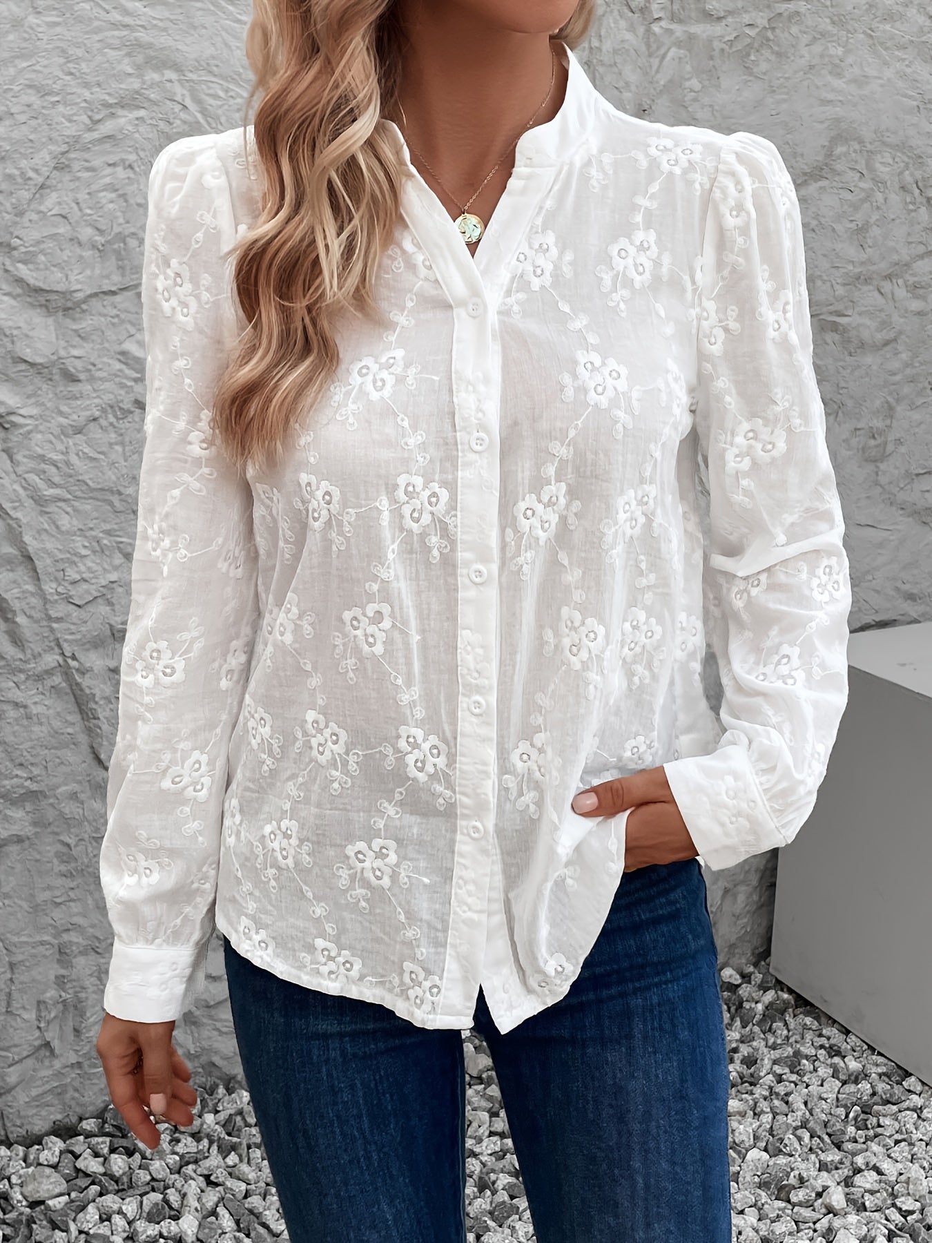 Elegant Kanten Bluse - Langærmet, Blødt Materiale med Delikate Broderier