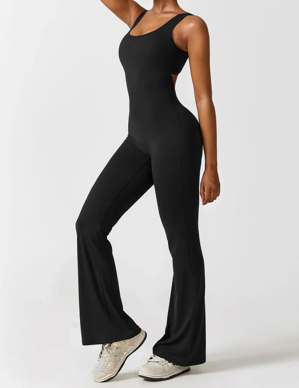 Elena Flared V-Back Buksedragt - Komfortabel og Formende Jumpsuit til Alle Anledninger