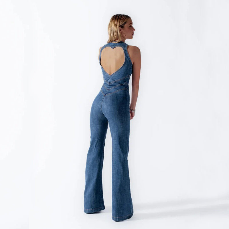MAËLLE – Denim Jumpsuit med Chevron-Detaljer og Elegant Rygrundskæring