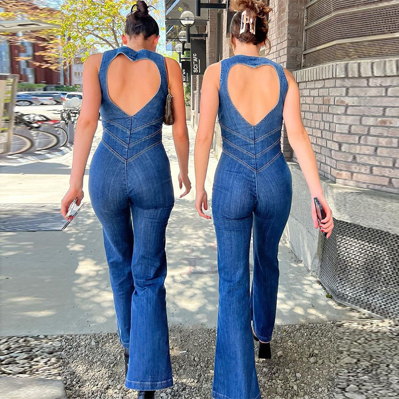 MAËLLE – Denim Jumpsuit med Chevron-Detaljer og Elegant Rygrundskæring