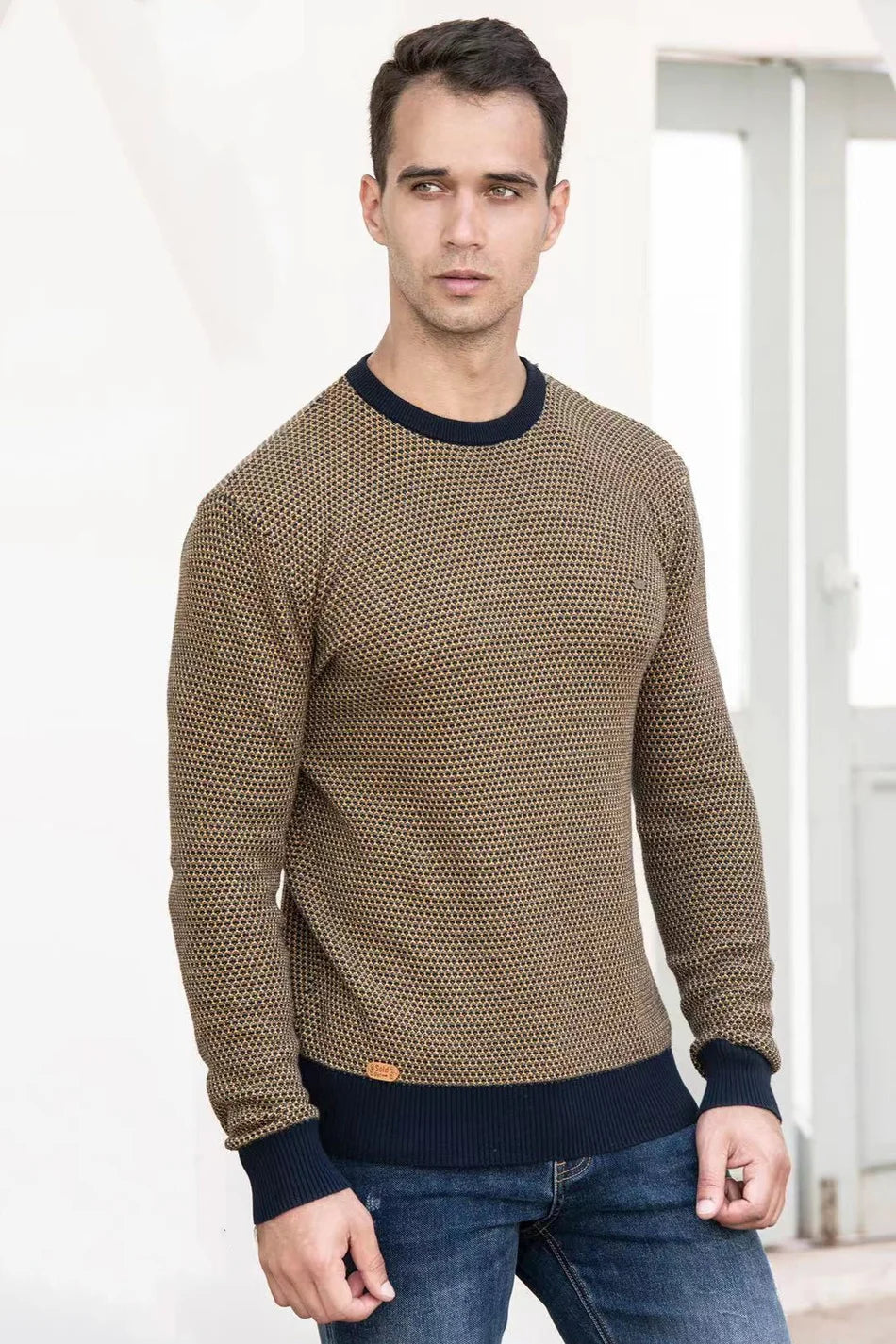 CALVOR – Ternet herrepullover i blød bomuld med slim fit