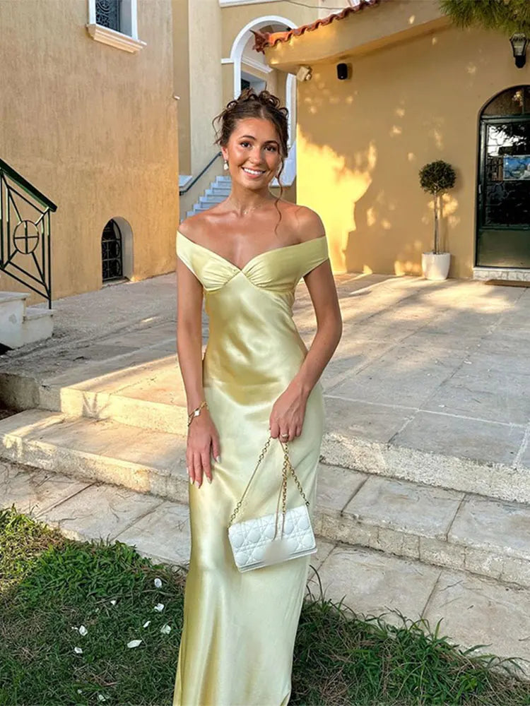 Elegant Off-Shoulder Aftenkjole – Gulvlængde, Figursyet Design til Festlige Anledninger