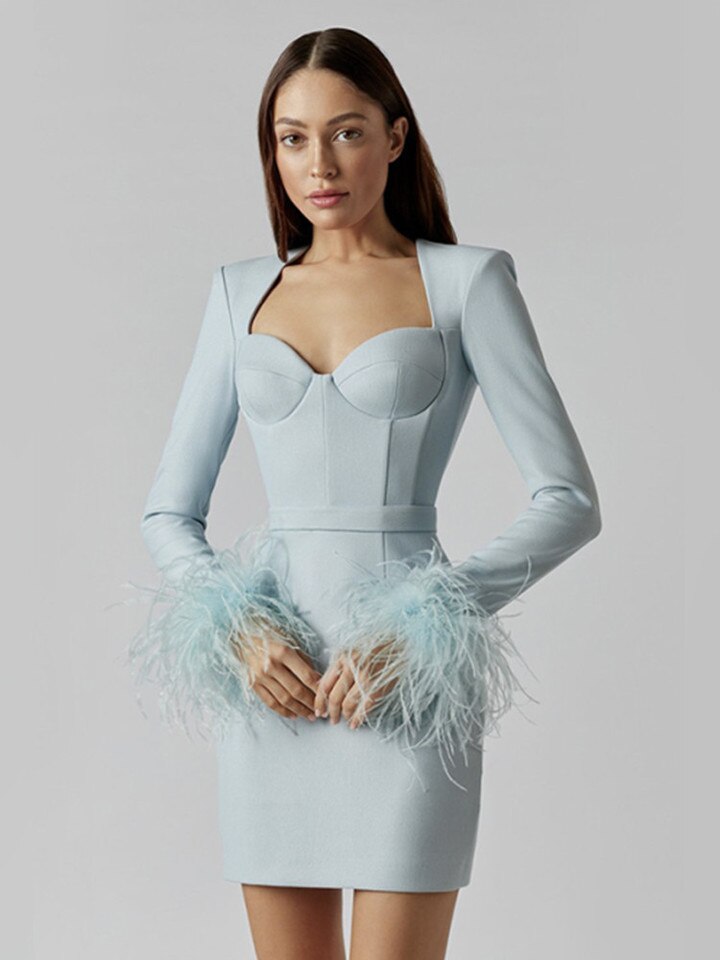 Elegant Langærmet Kjole Med Fjer - Komfortabel og Stilfuld Design til Alle Anledninger