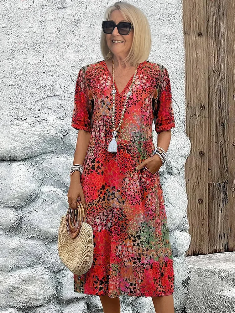 ASTRID – Livlig Blomstret Kjole med Karisma