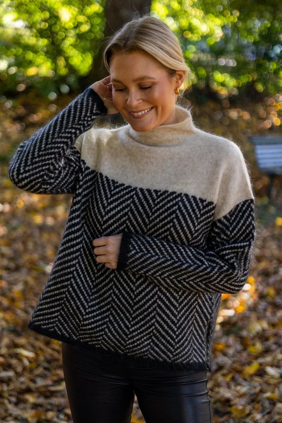 Alma – Rullekrave i Faux Cashmere
