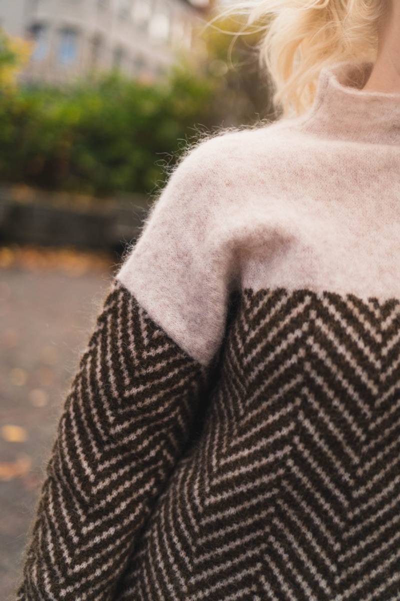 Alma – Rullekrave i Faux Cashmere