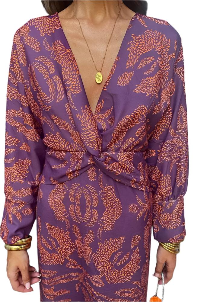 ISABELLE – Elegant V-Hals Kjole med Feminine Detaljer