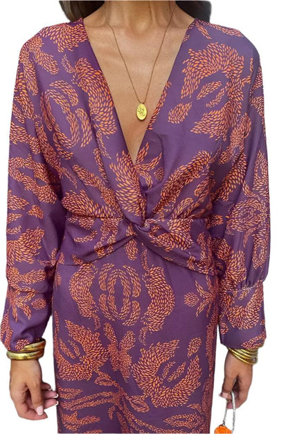 ISABELLE – Elegant V-Hals Kjole med Feminine Detaljer