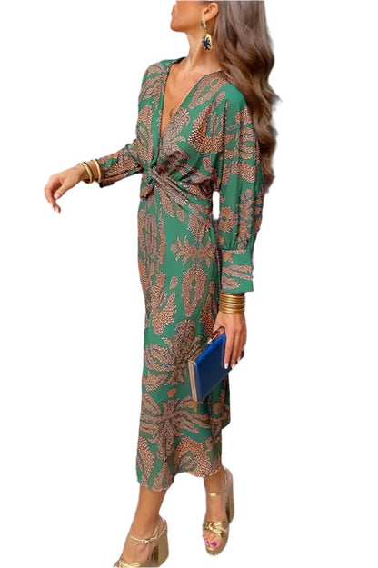 ISABELLE – Elegant V-Hals Kjole med Feminine Detaljer