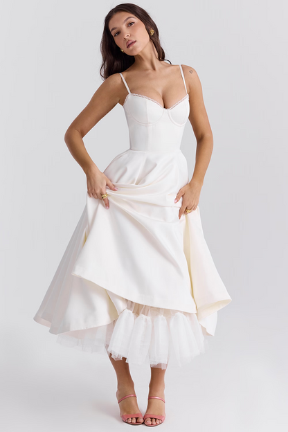 Julia - Elegant A-Linje MIDI Kjole med Spaghetti-Stropper og Blonde Detaljer