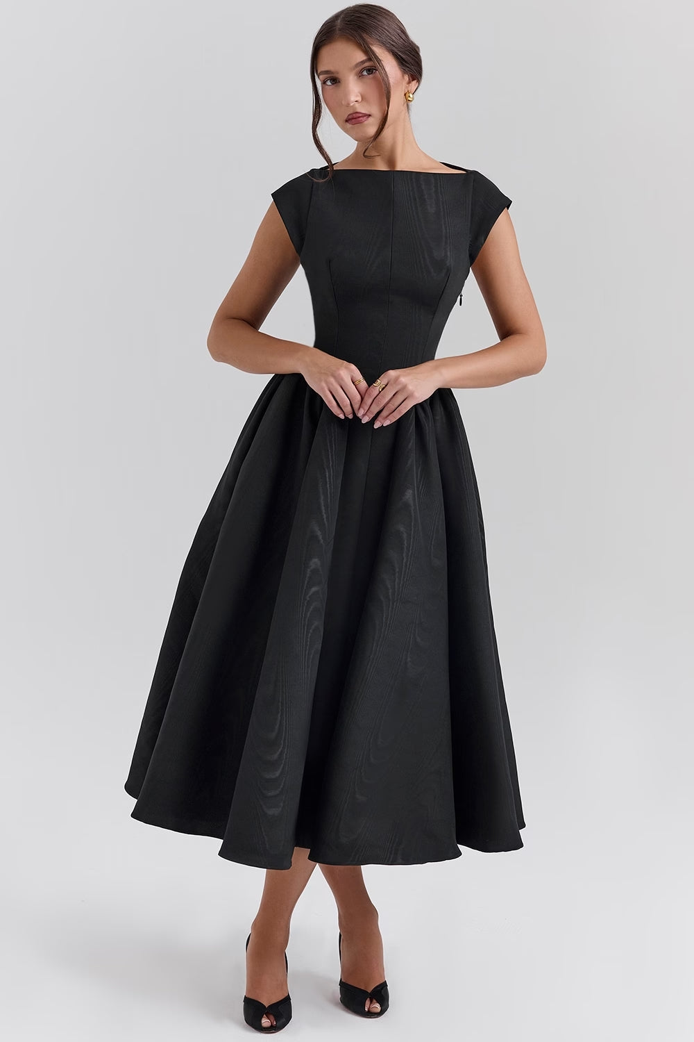 Victoria - Elegant Kjole med Flatterende Pasform og Tidsløst Design-2