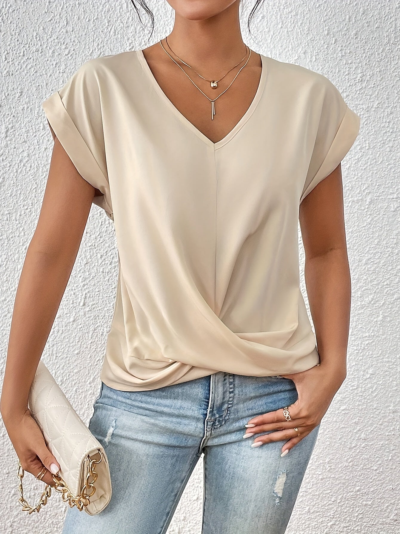 NOVA – Elegant V-Hals Top med Knudedetalje