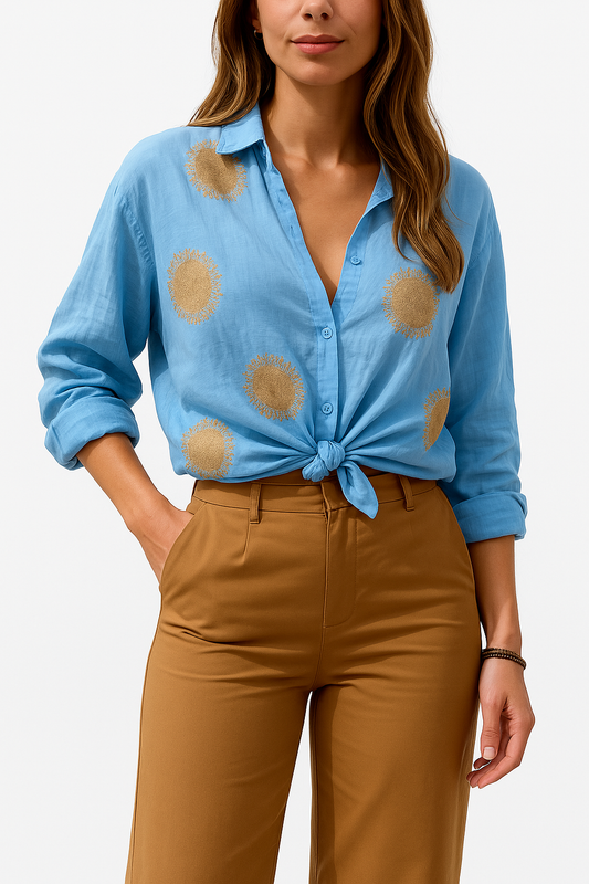 Thyra – Klassisk Damebluse med Elegante Detaljer