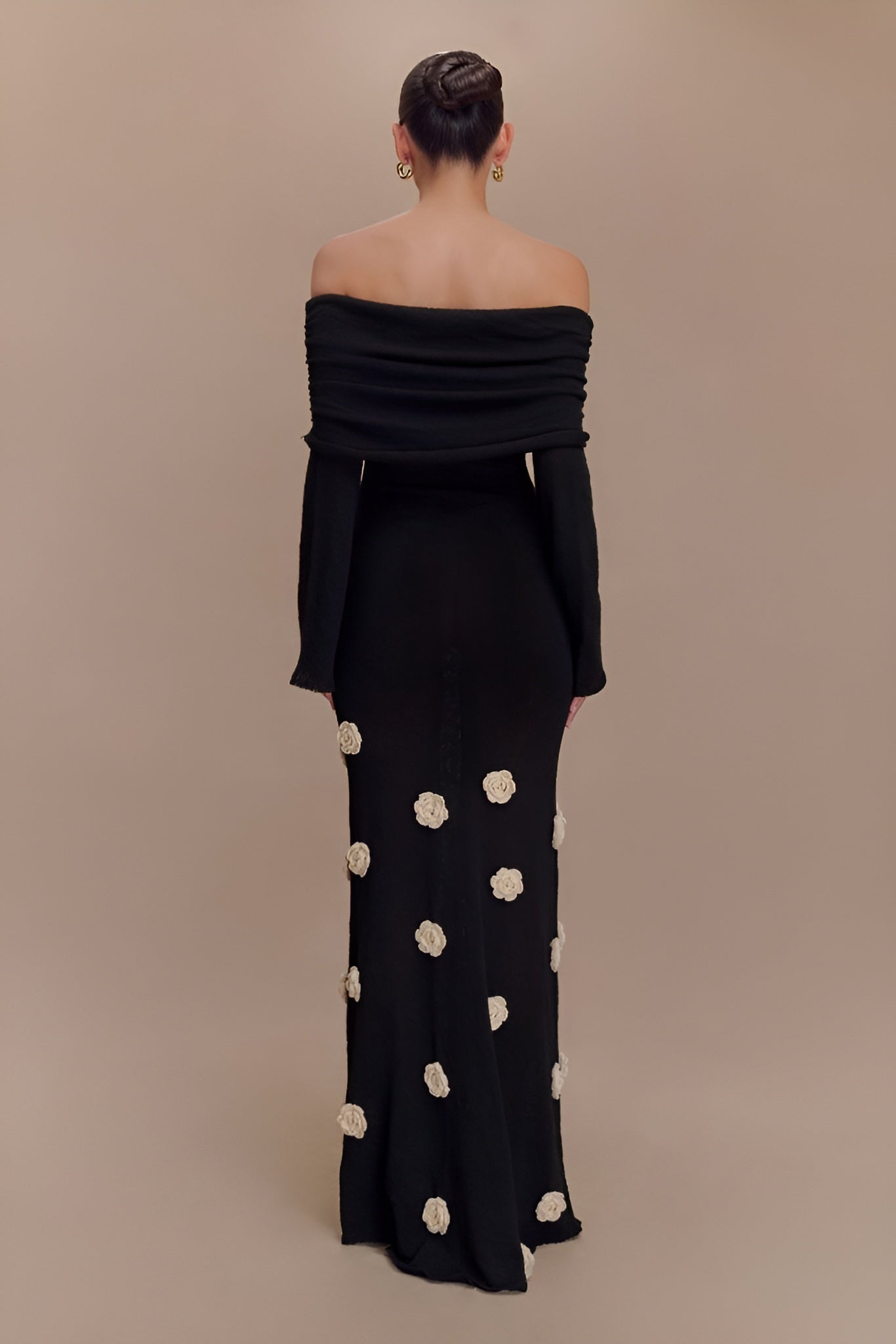 Elegant Off-Shoulder Kjole med Draperet Halslinje - Flatterende Pasform og Behageligt Materiale-5