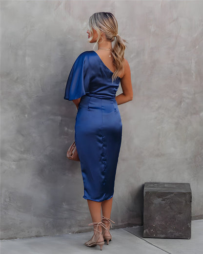 Elegant Cocktailkjole Med Én Skulder - Flatterende Design Til Festlige Anledninger