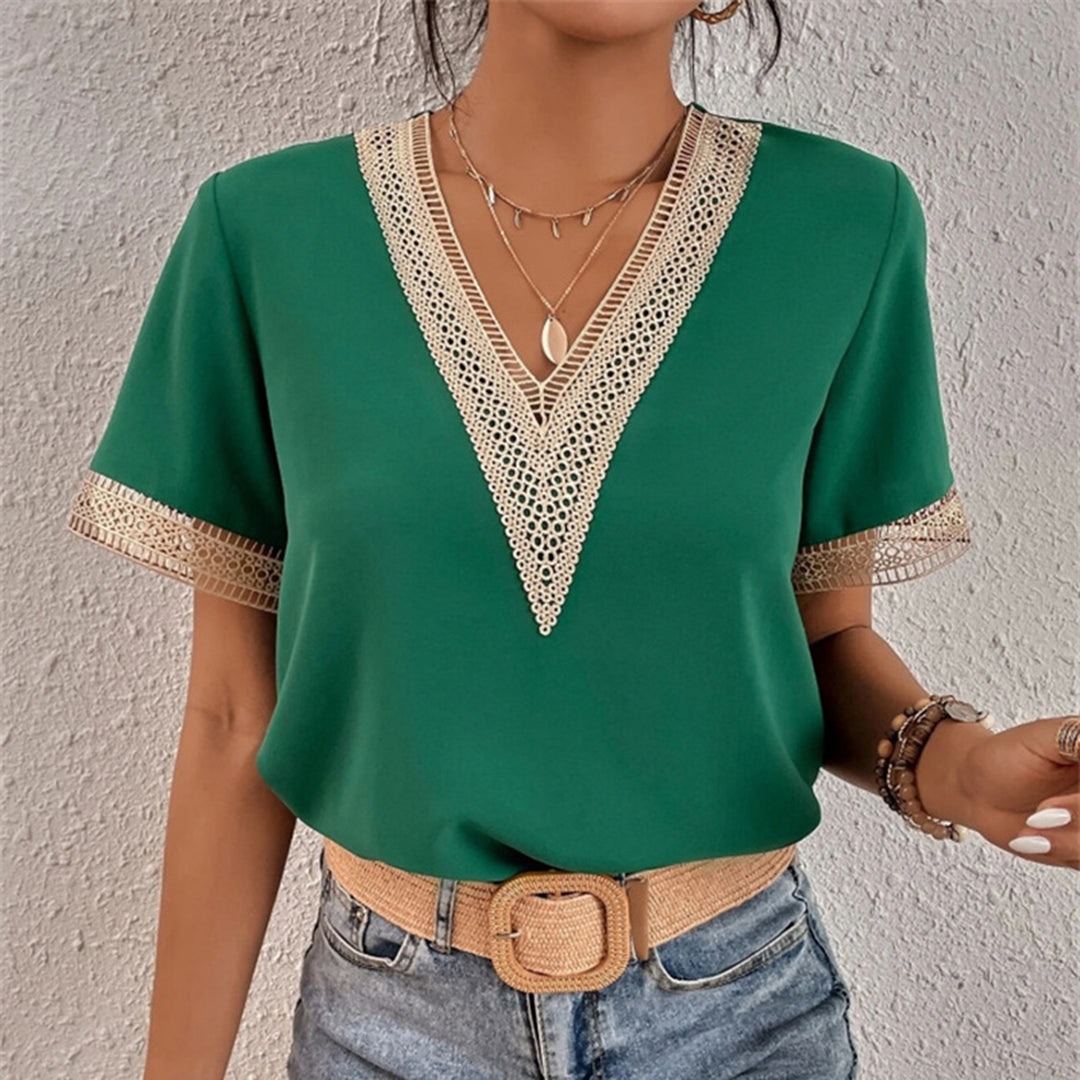 Alma – Slim Fit Blonde T-shirt med V-hals