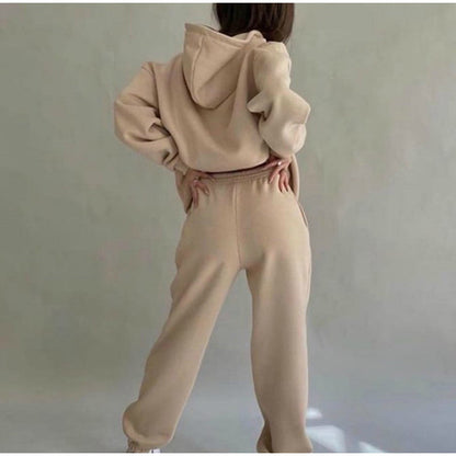 NOAH Match Set – Komfortabelt joggingsæt i moderne design til hverdag og fritid