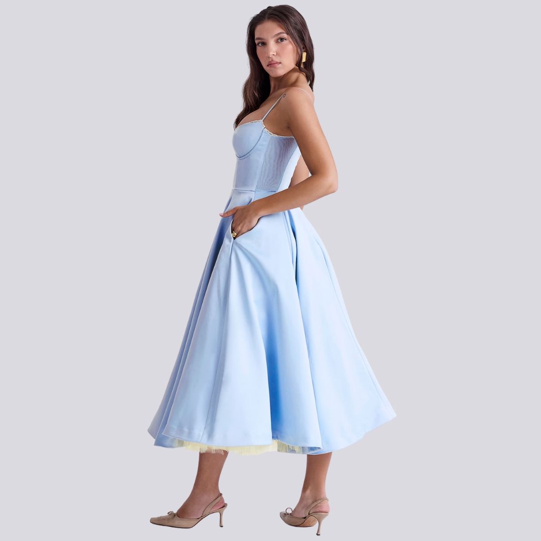 LOVA – V-hals Maxi Kjole med Elegant Fald