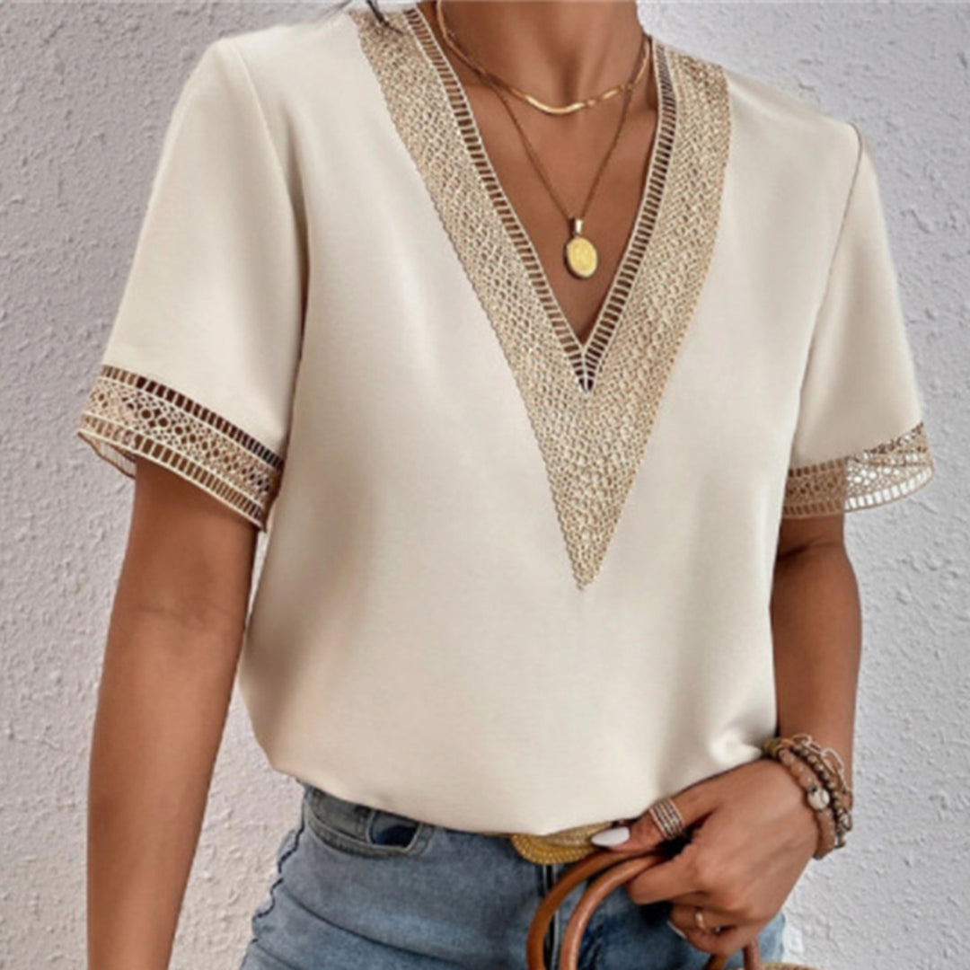 Alma – Slim Fit Blonde T-shirt med V-hals