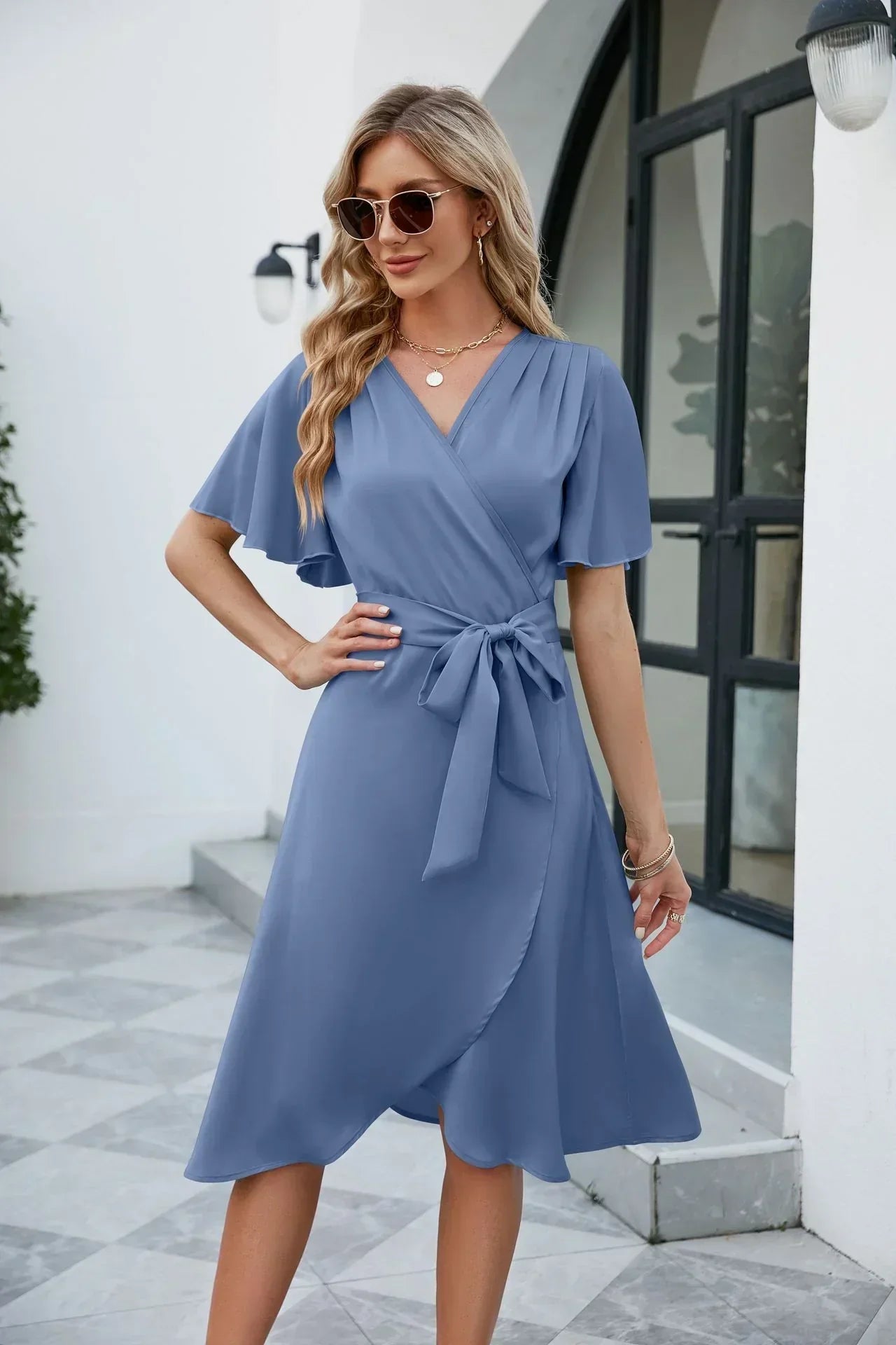 Delphine - Elegant V-Hals Sommerkjole til Damer, Luftigt Design, Komfortabel Stil-1