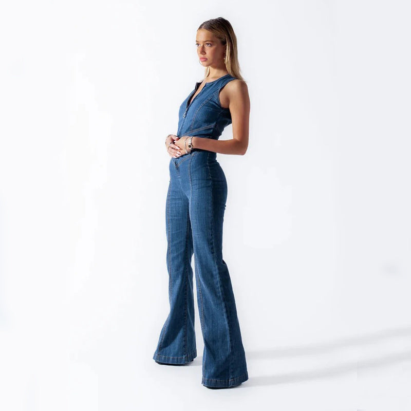 MAËLLE – Denim Jumpsuit med Chevron-Detaljer og Elegant Rygrundskæring