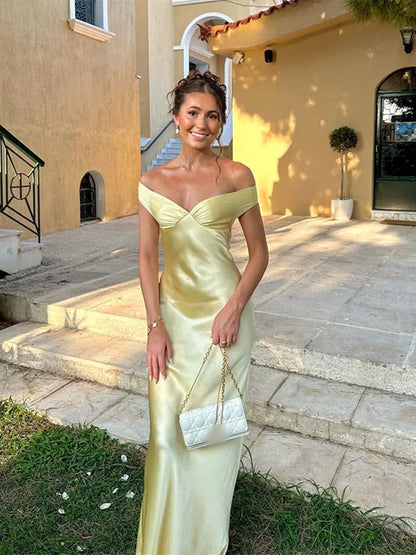 Elegant Off-Shoulder Aftenkjole – Gulvlængde, Figursyet Design til Festlige Anledninger