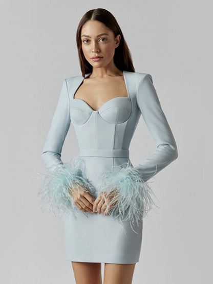 Elegant Langærmet Kjole Med Fjer - Komfortabel og Stilfuld Design til Alle Anledninger