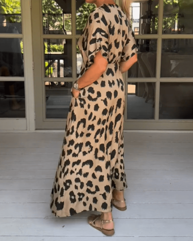 Flatterende Leopard Kjole i Førsteklasses Materialer - Tidløs Elegance