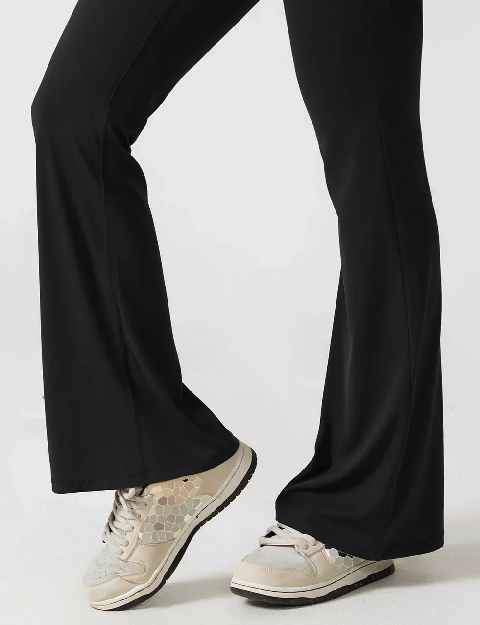 Elegant Buksedragt - Flared V-Back Jumpsuit med Komfort og Stil-6
