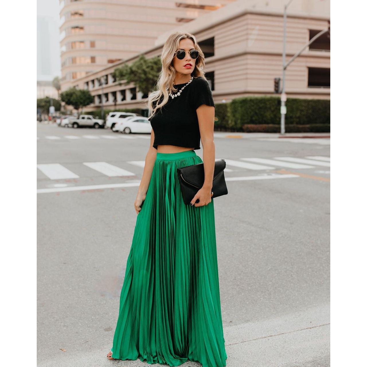 Elegant Lang Nederdel Dame - Flatterende Snit i Kvalitetsstof, Sort eller Hvid-2