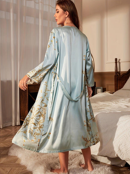 Elegant Silke Satin Natkjole Sæt Med Kåbe Og Blonde Detaljer - Komfortabel Og Stilfuld Nattøj Til Kvinder