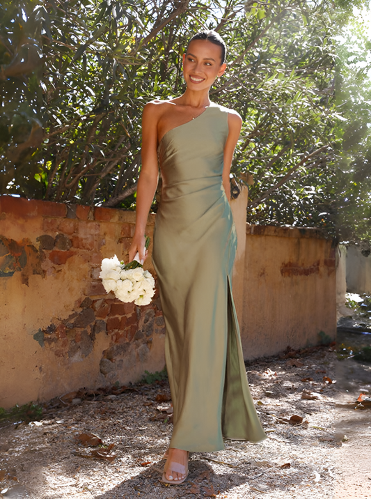 https://cdn.shopify.com/s/files/1/0933/8221/3964/files/robe-longue-verte-une-_paule-_l_gante_6e00905a-b90b-496d-9a9b-373642b74372_enhanced.png?v=1743588447