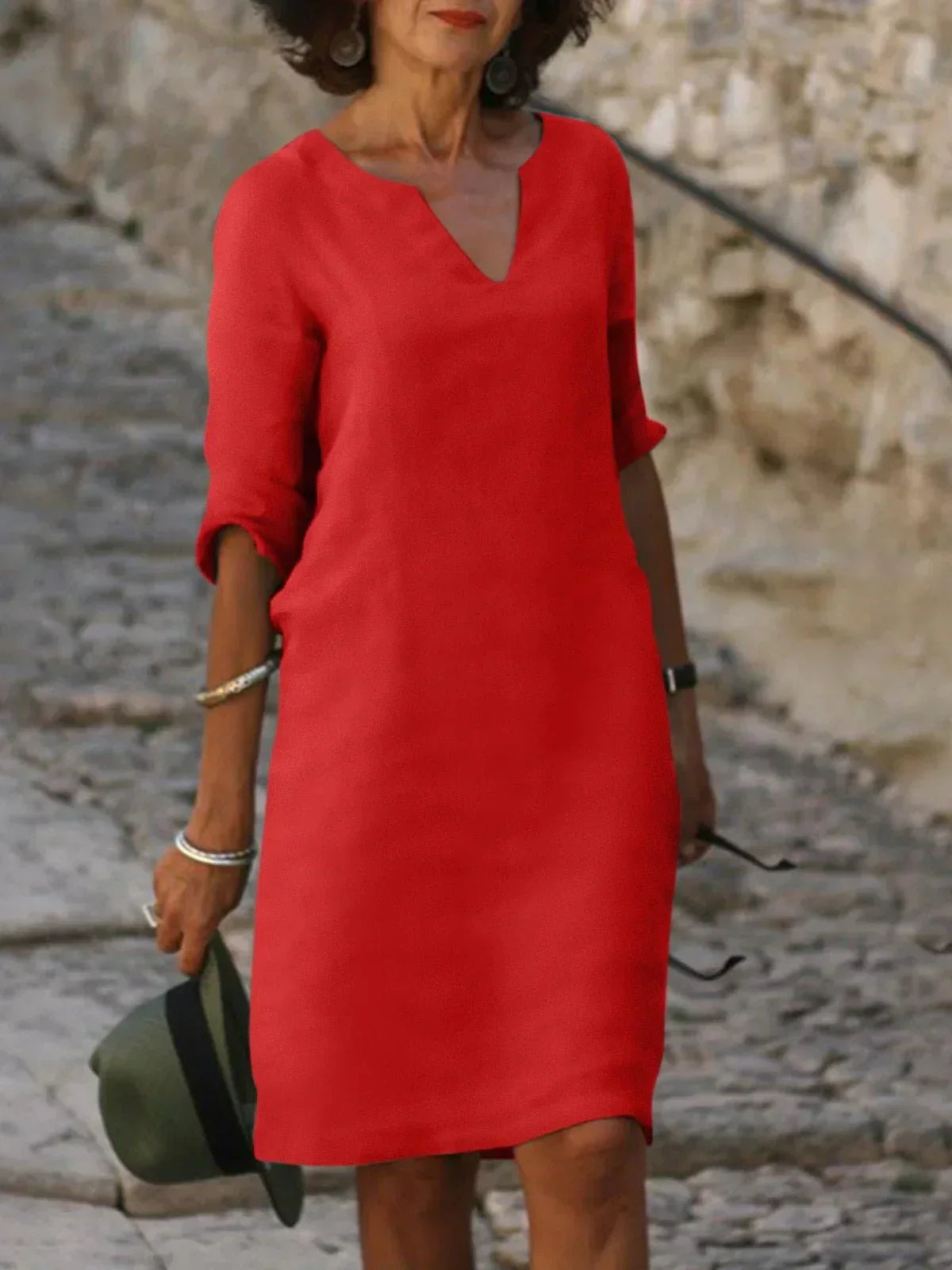 Josette - Elegant V-hals Kjole i Silke og Chiffon Med Flatterende Pasform