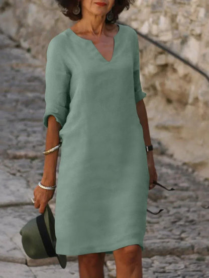 Josette - Elegant V-hals Kjole i Silke og Chiffon Med Flatterende Pasform