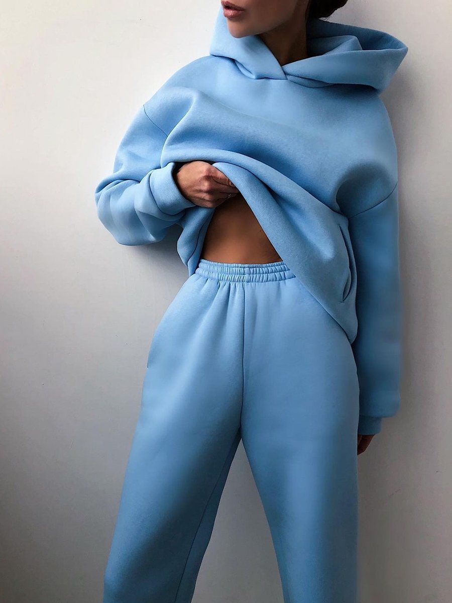 NOAH Match Set – Komfortabelt joggingsæt i moderne design til hverdag og fritid